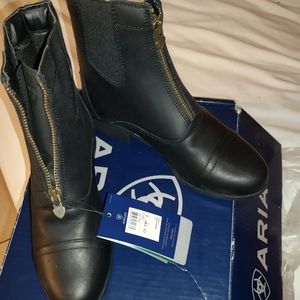 Brand new boots Ariat size 8